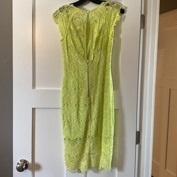 Farrah Lime Lace Dress NWT - Picture 3 of 3